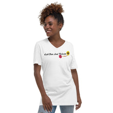 Carica l&#39;immagine nel visualizzatore di Gallery, Unisex Short Sleeve V-Neck T-Shirt
